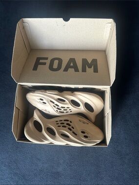 Yeezy Foam Runner in Tan